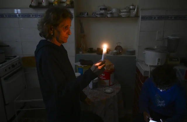 Cuba’s Electric Grid Collapse Leaves 10 Million Without Power