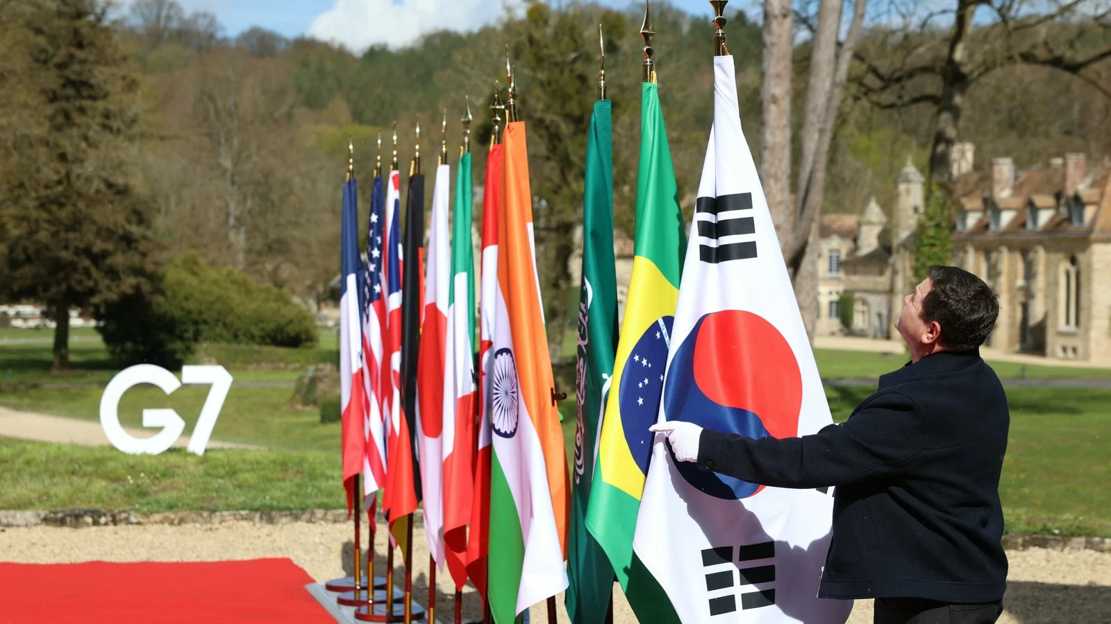 France denies excluding South Africa from G7 over U.S. pressure