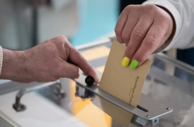 France’s mayoral races test political mood before 2027 presidential election