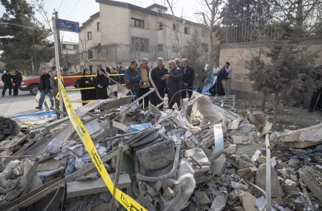 Israel Strikes ‘Decimate’ Iran as War Roils Markets