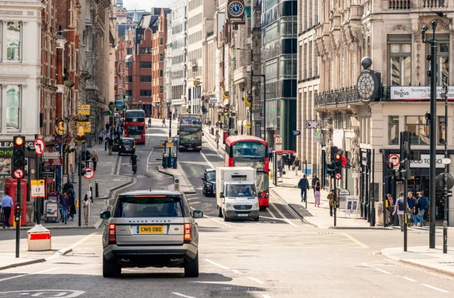 London mayor considers imposing fees on SUVs across the city
