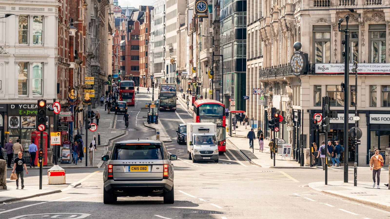 London mayor considers imposing fees on SUVs across the city