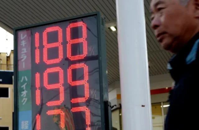 Oil prices rise as Trump seeks coalition to reopen Strait of Hormuz