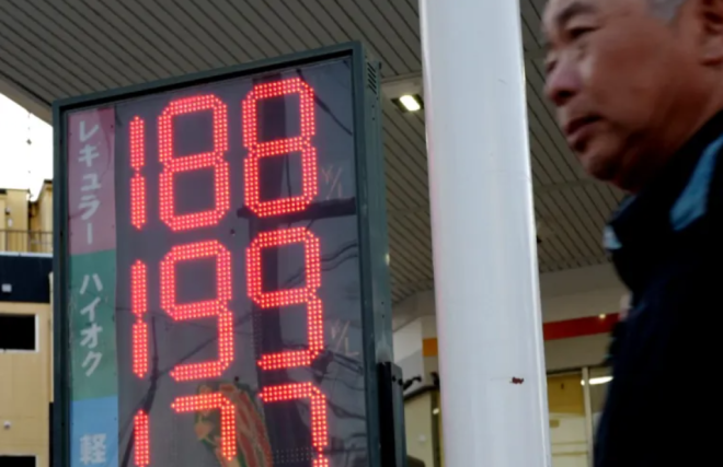 Oil prices rise as Trump seeks coalition to reopen Strait of Hormuz