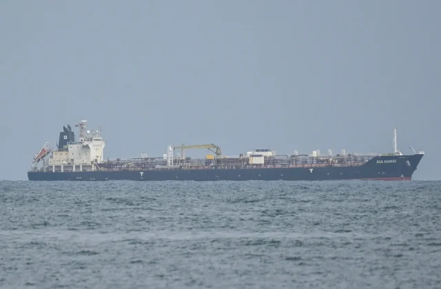 Reports say US will allow Russia to send oil to Cuba