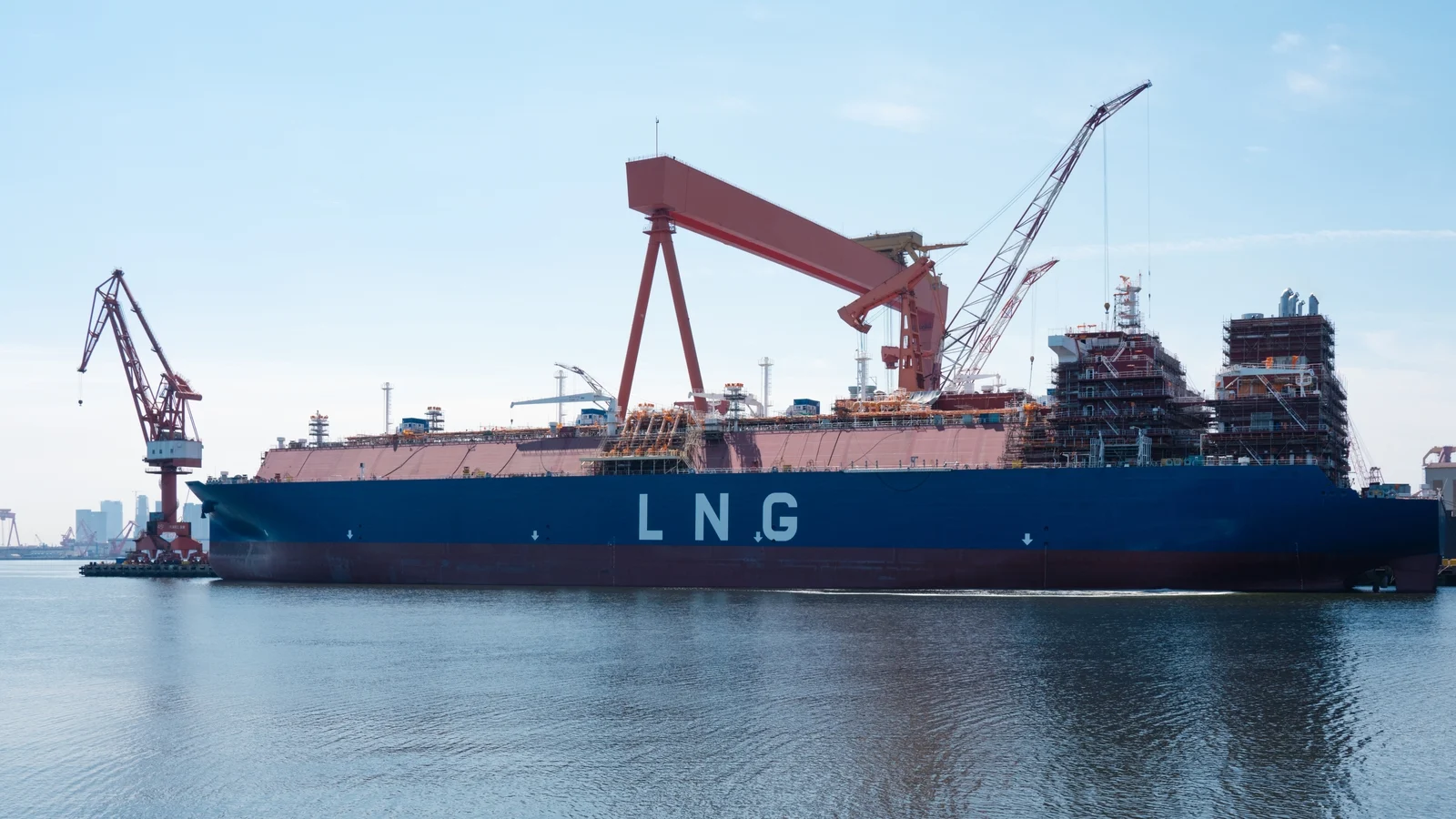 Russia Accuses Ukraine After Gas Tanker Sinks Near Libya’s Coast