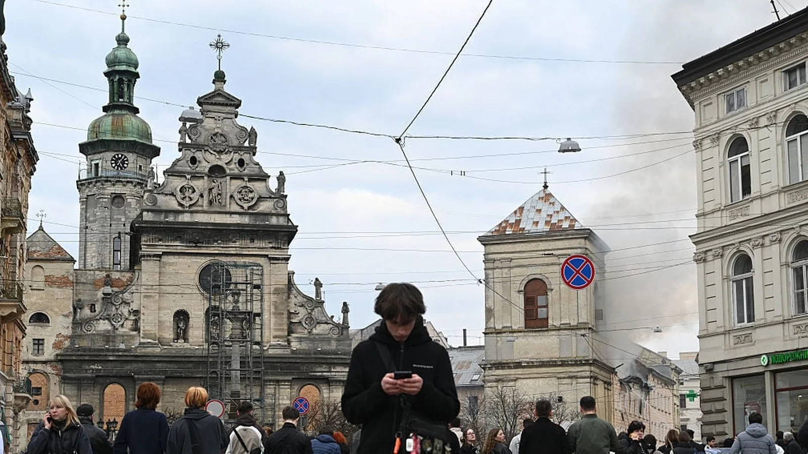 Russia fires nearly 1,000 drones at Ukraine in 24 hours, air force says