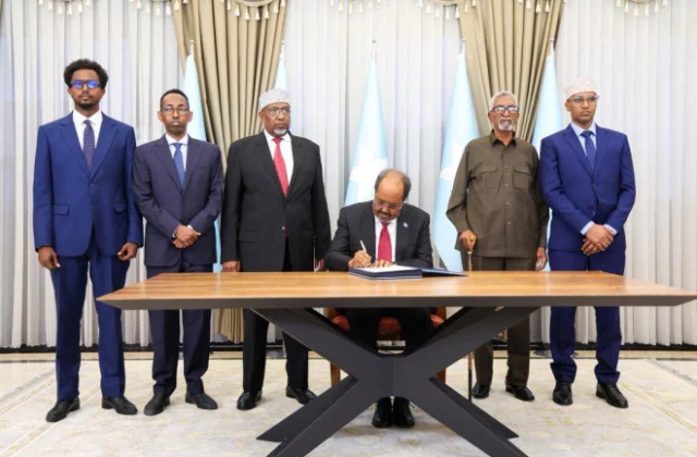 Somali President Signs Revised Constitution, Establishing Five-Year Terms for Federal Institutions
