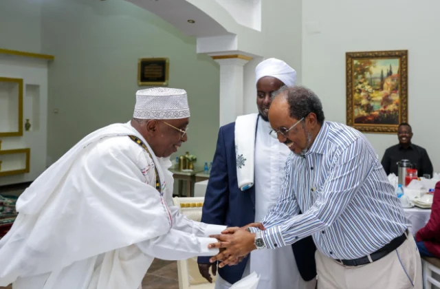 Somalia’s President Mohamud Hosts Iftar with Leaders After Talks Collapse