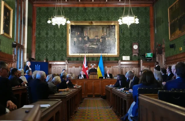 UK and Ukraine seek to sell drone technology