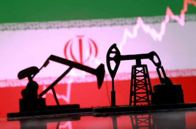 U.S. allows 30-day at-sea sale of Iranian oil to ease oil prices