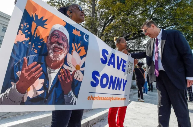 U.S. death row prisoner who never killed victim wins last-minute reprieve