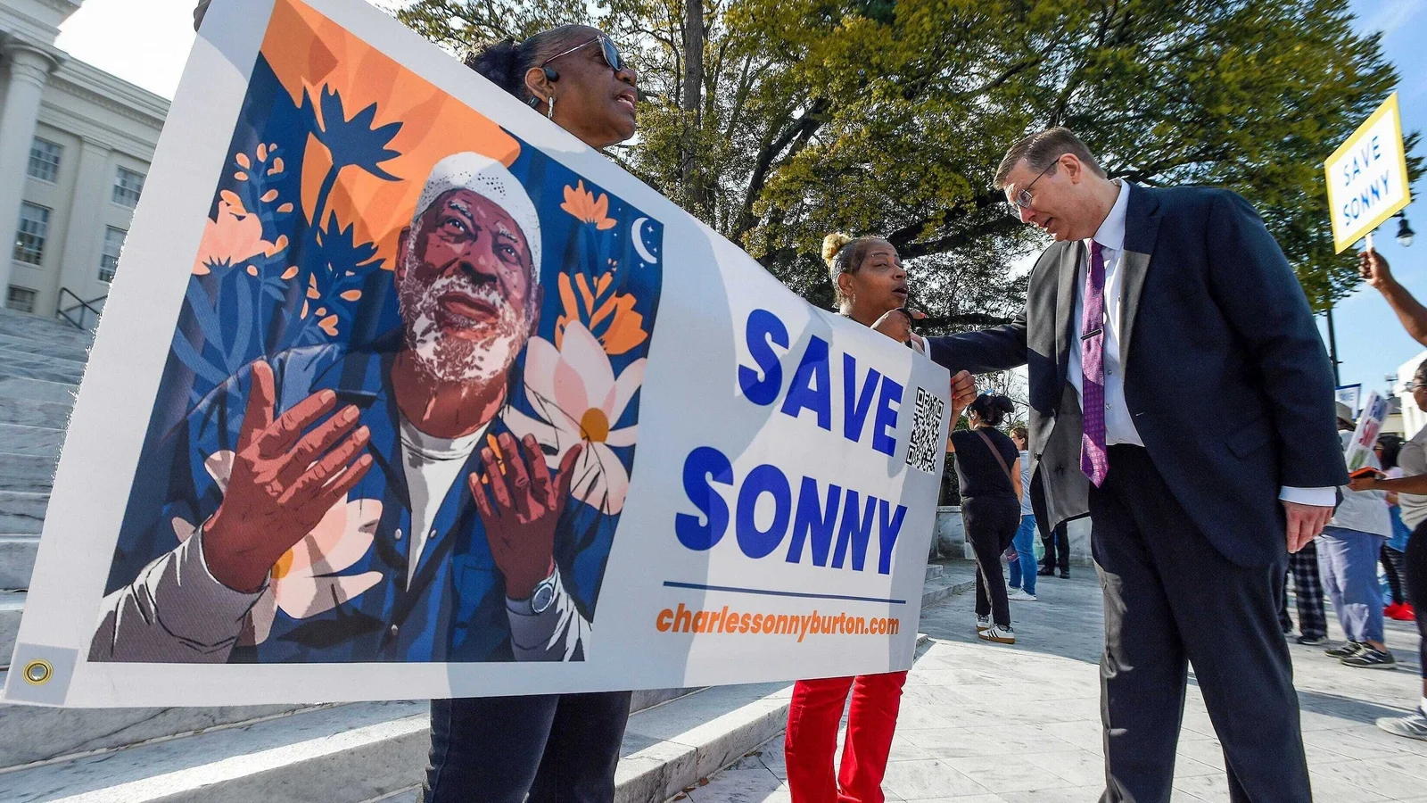 U.S. death row prisoner who never killed victim wins last-minute reprieve