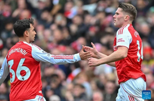 Arsenal suffer setback in Premier League title race
