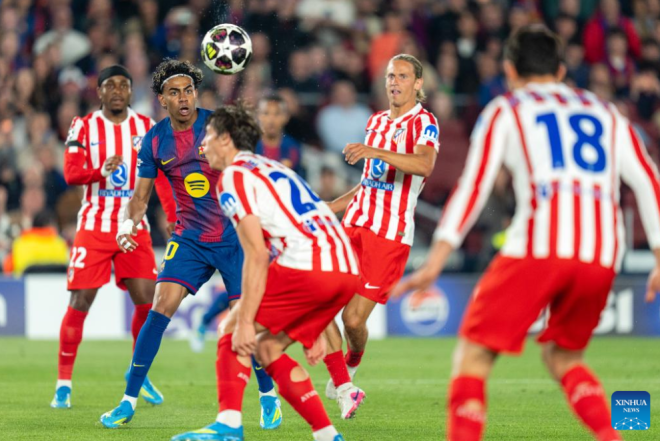 Atletico defeats 10-man Barcelona in Champions League quarterfinal first leg