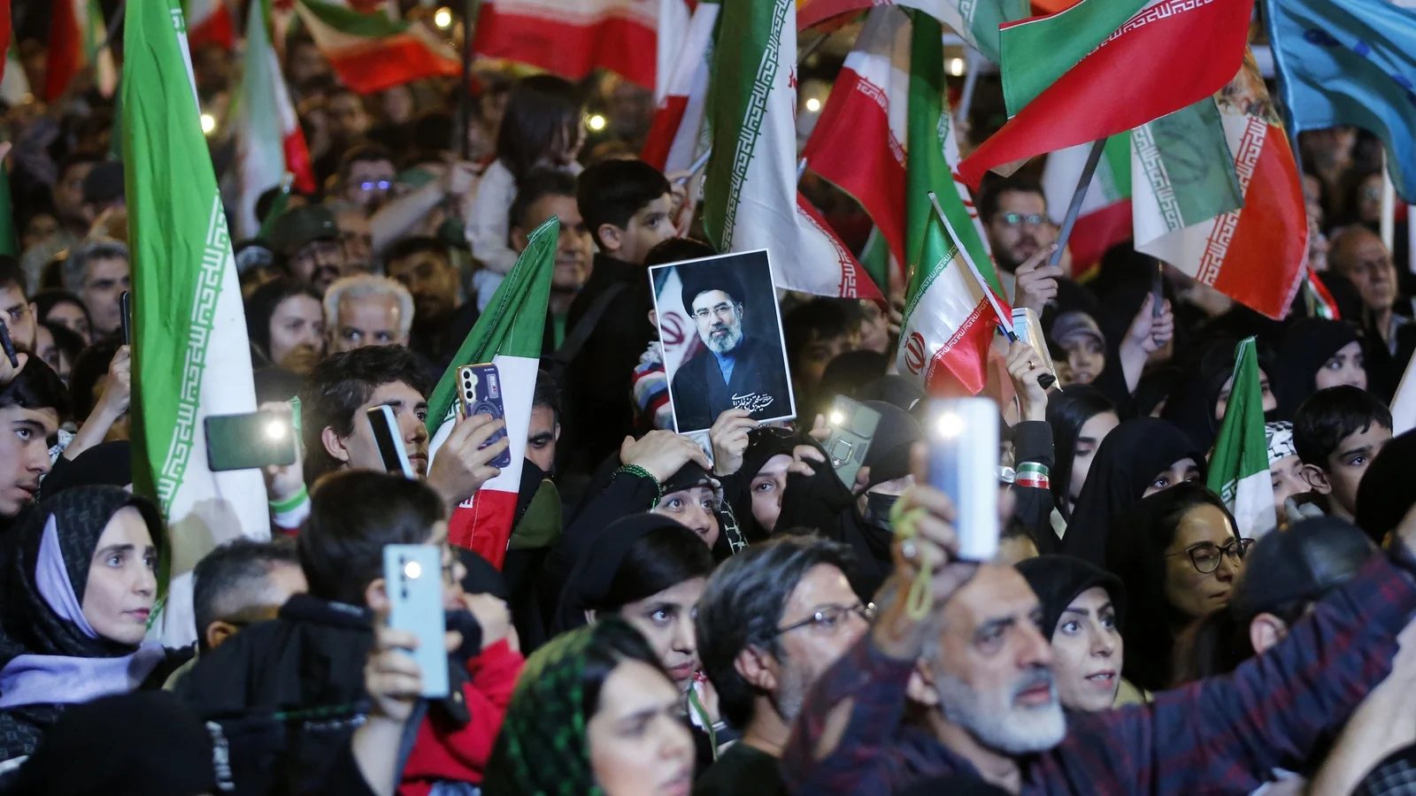 Iranian minister returns to Pakistan despite US canceling talks