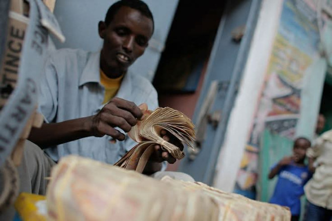 Mogadishu traders stop accepting Somali shilling amid inflation, currency decline