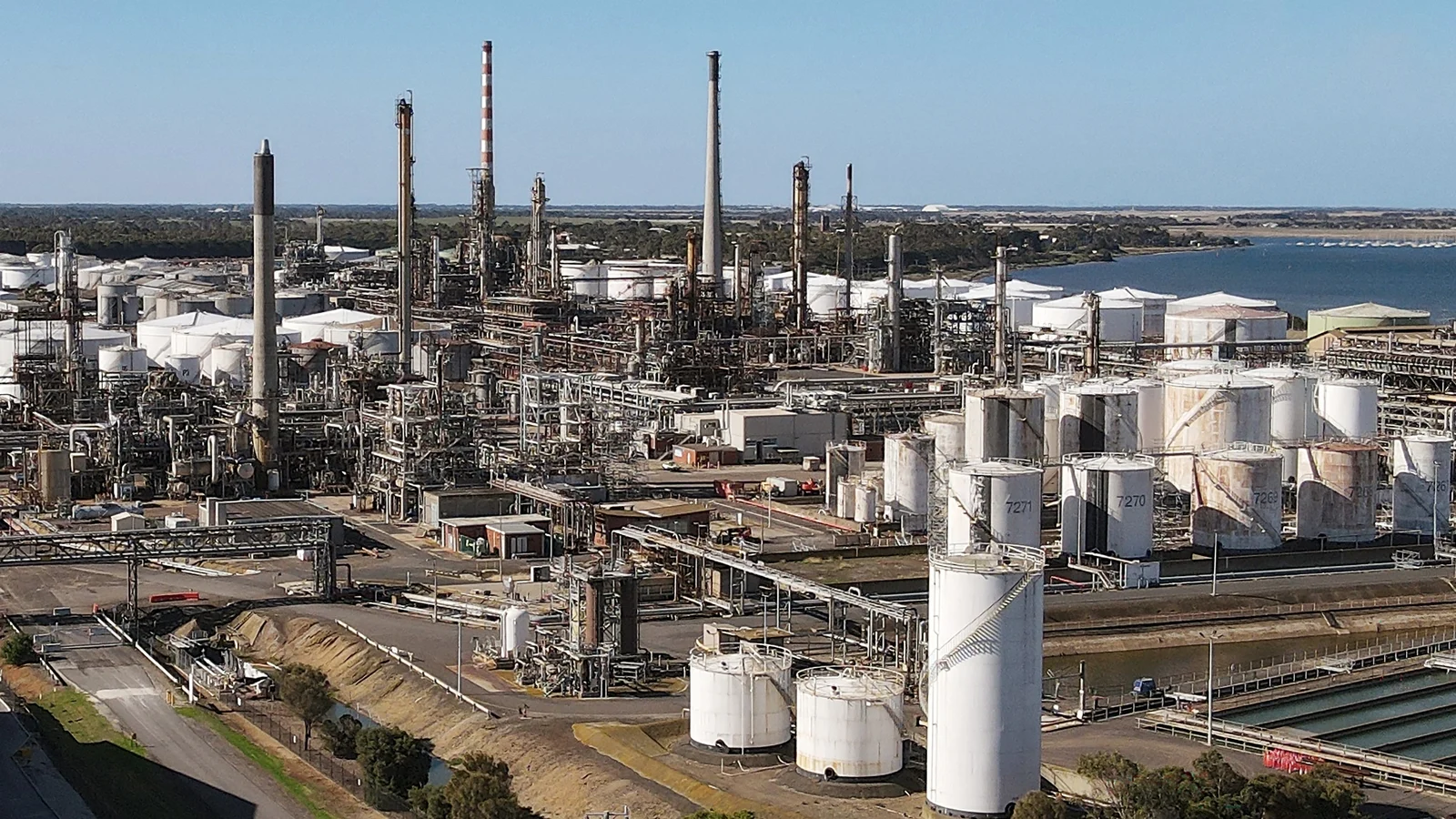 Significant fire breaks out at Australian oil refinery
