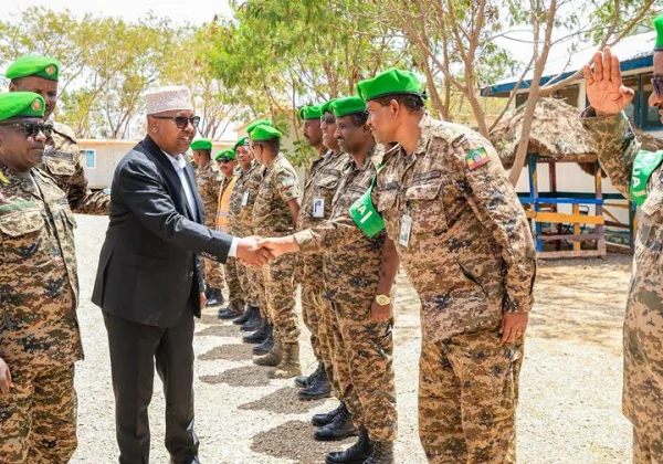 Somali Defense Minister Visits Ethiopian AUSSOM Troops in Baidoa