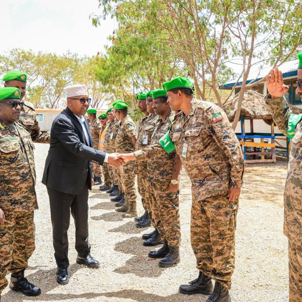 Somali Defense Minister Visits Ethiopian AUSSOM Troops in Baidoa