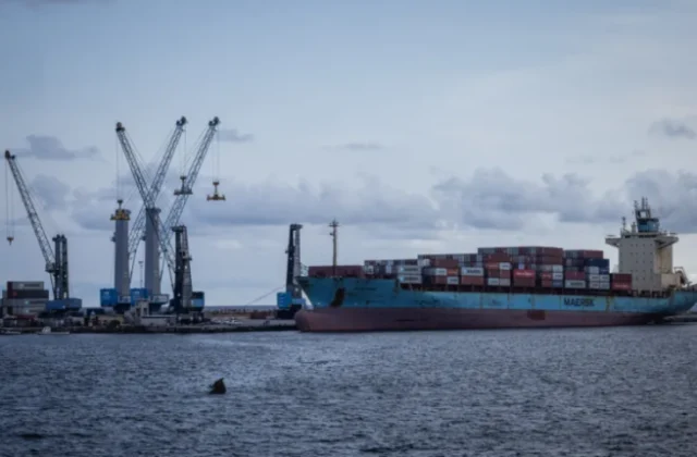 Suspected pirates steer cargo vessel toward Somalia, Hiiraan Online reports