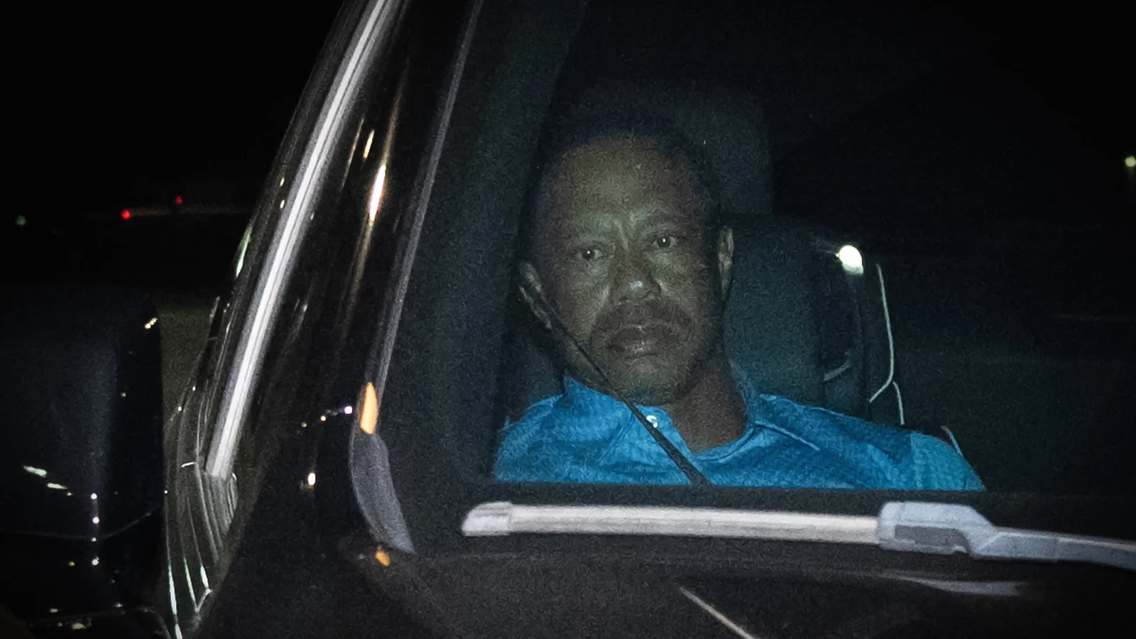 Tiger Woods told police he looked at phone before crash