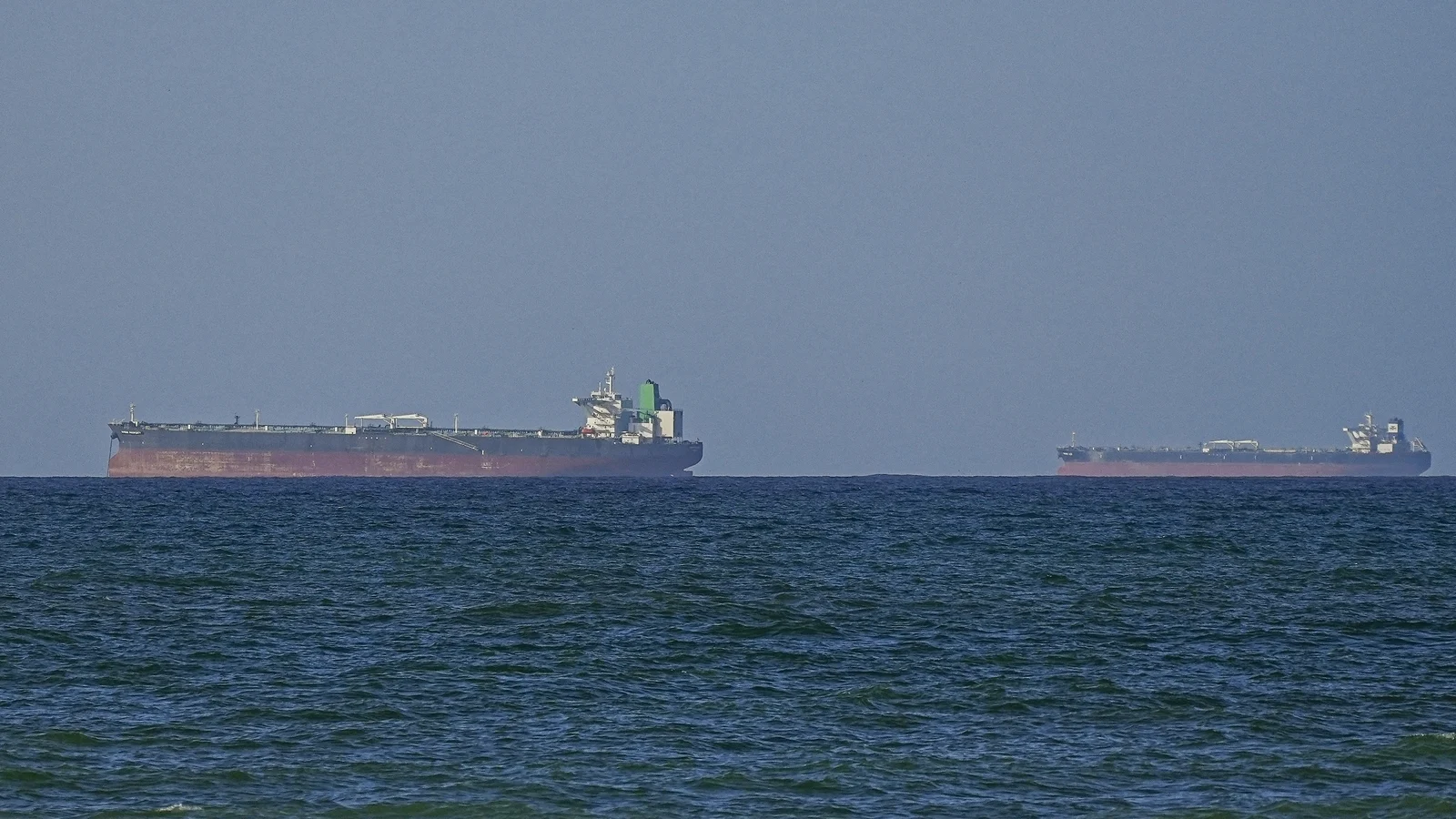 Trump discusses months-long blockade in talks with oil companies