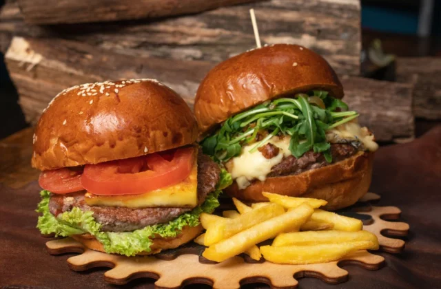 5 Chain Restaurant Cheeseburgers With More Calories Than One