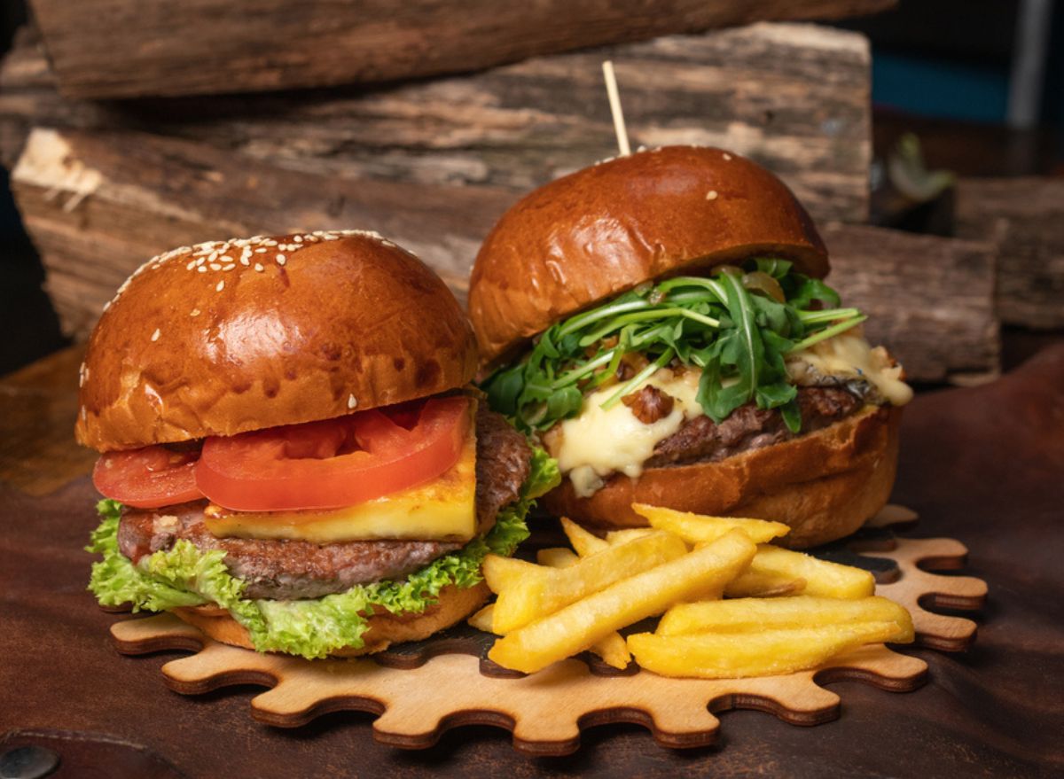 5 Chain Restaurant Cheeseburgers With More Calories Than One