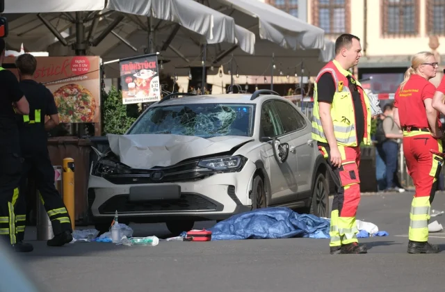 Car plows into crowd in Leipzig, Germany, killing two