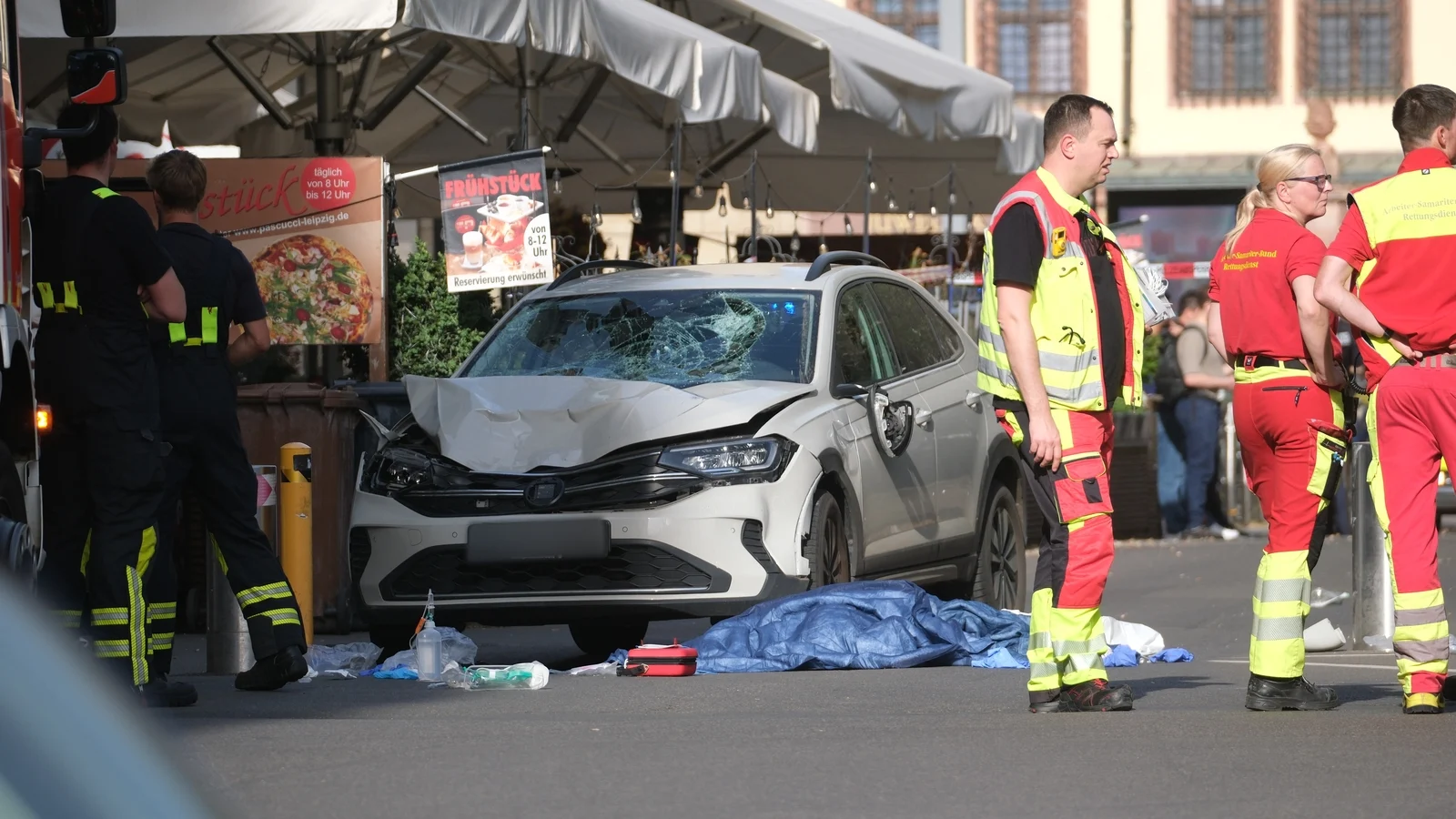 Car plows into crowd in Leipzig, Germany, killing two