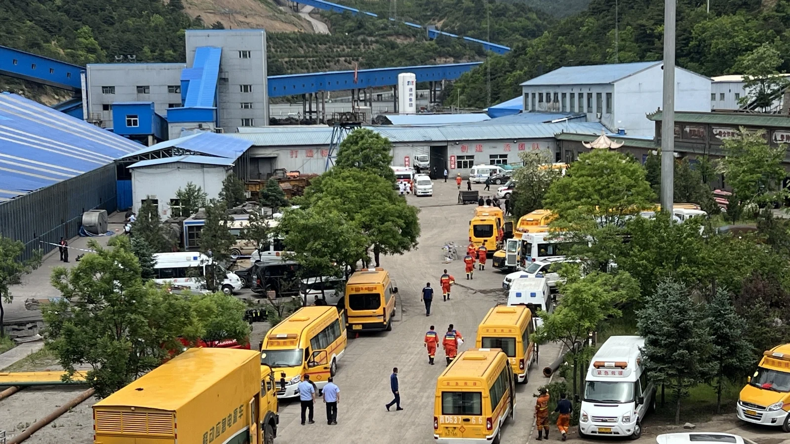 China coal mine blast kills at least 90; others missing