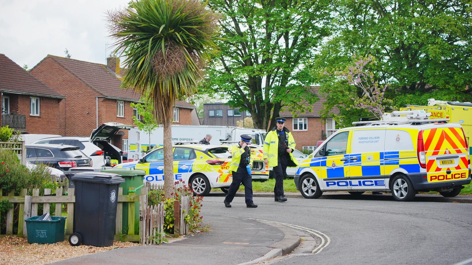 House explosion in UK kills 2 people and injures 3 others