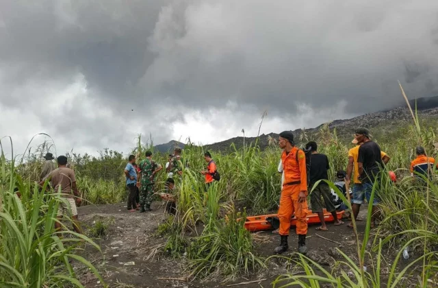 Indonesia volcanic eruption kills 3 hikers, officials say
