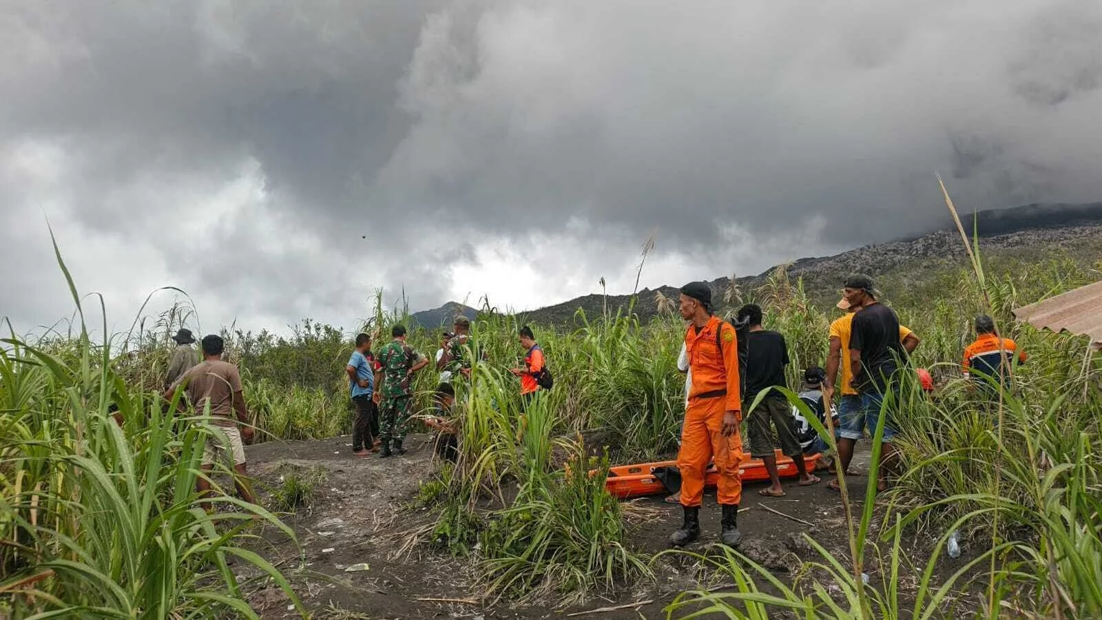 Indonesia volcanic eruption kills 3 hikers, officials say