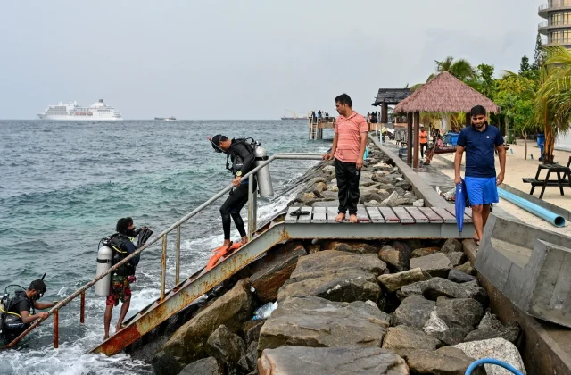Maldives rescuers search for missing Italian divers feared drowned