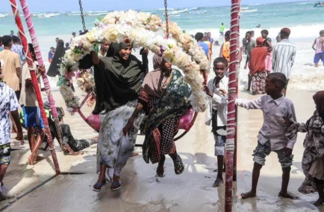 Mogadishu marks Eid with prayers, family meals and outings