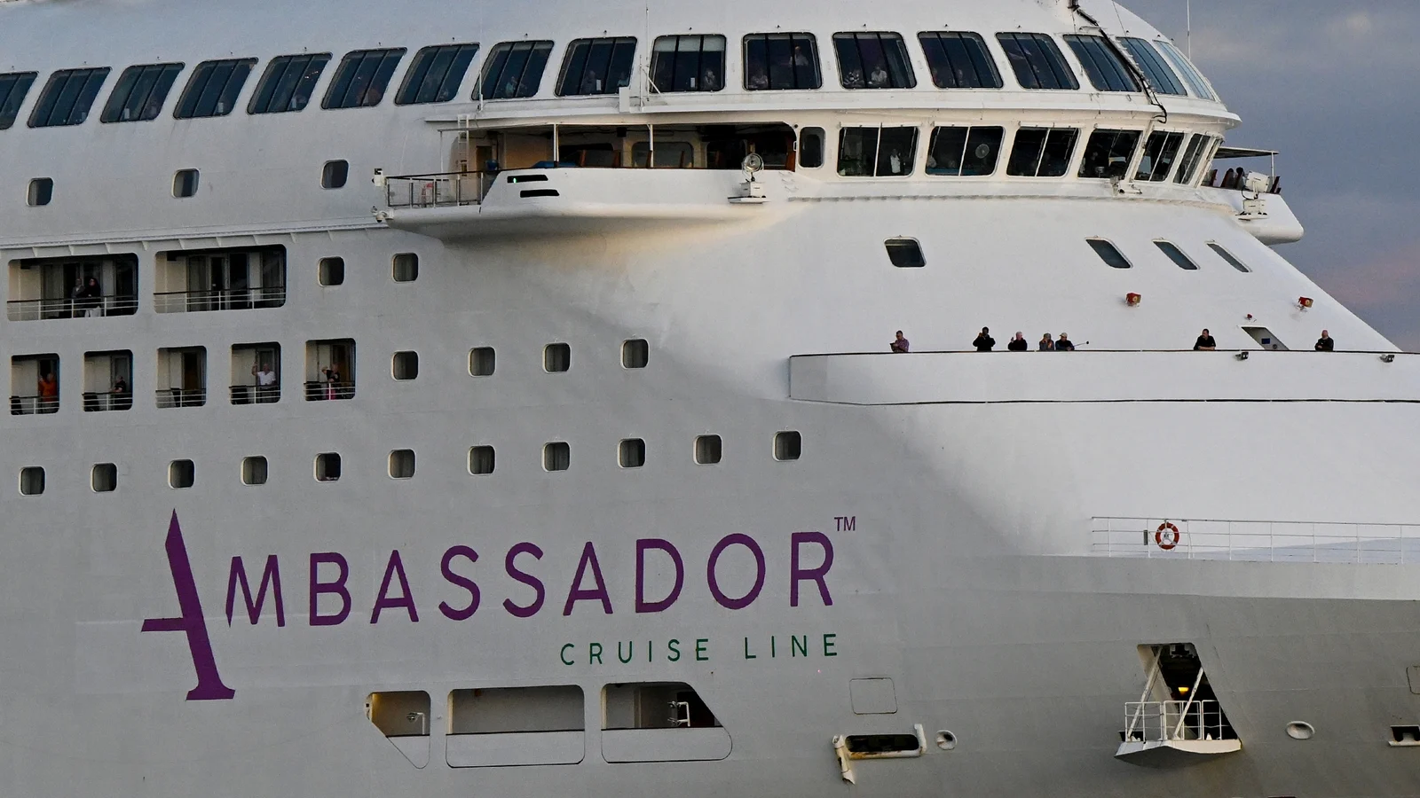More than 1,700 confined on Bordeaux cruise ship after suspected norovirus death