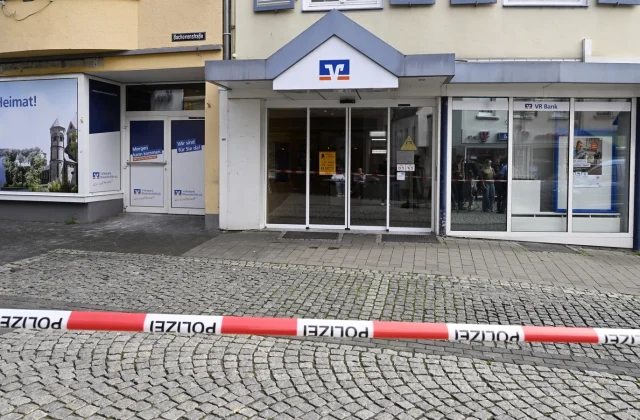 Police say German bank hostage-taking ends with no injuries