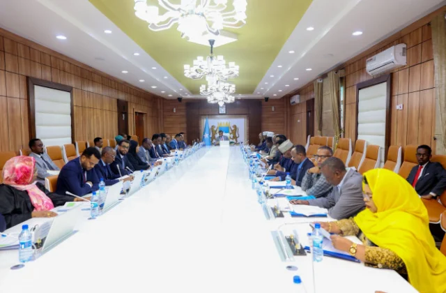 Somali government defends protest limits as Mogadishu opposition standoff deepens