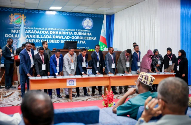 Southwest lawmakers sworn in as fighting erupts in Baidoa