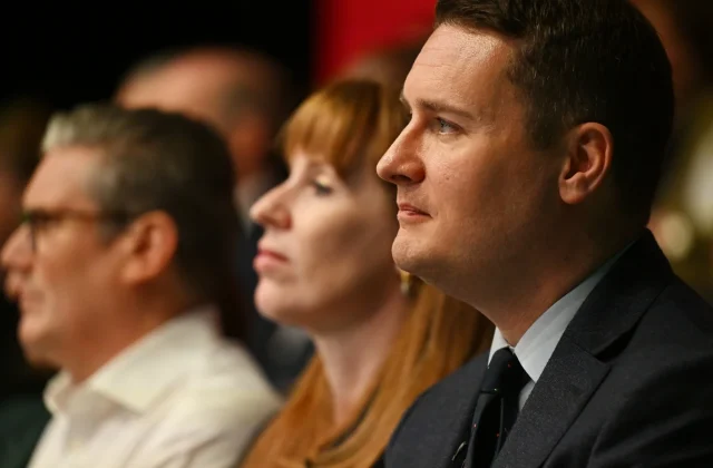 Streeting quits UK government, paving way to challenge Starmer