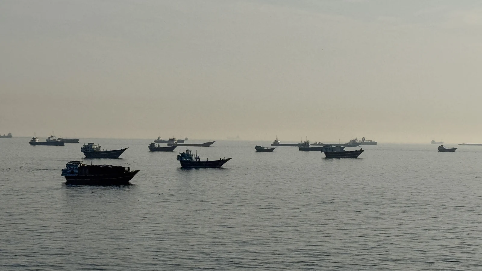 Tankers Leave Strait of Hormuz as Trump Cites Progress on Iran Deal