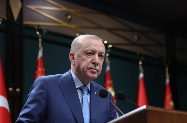 Turkey launches manhunt after gunman kills six people