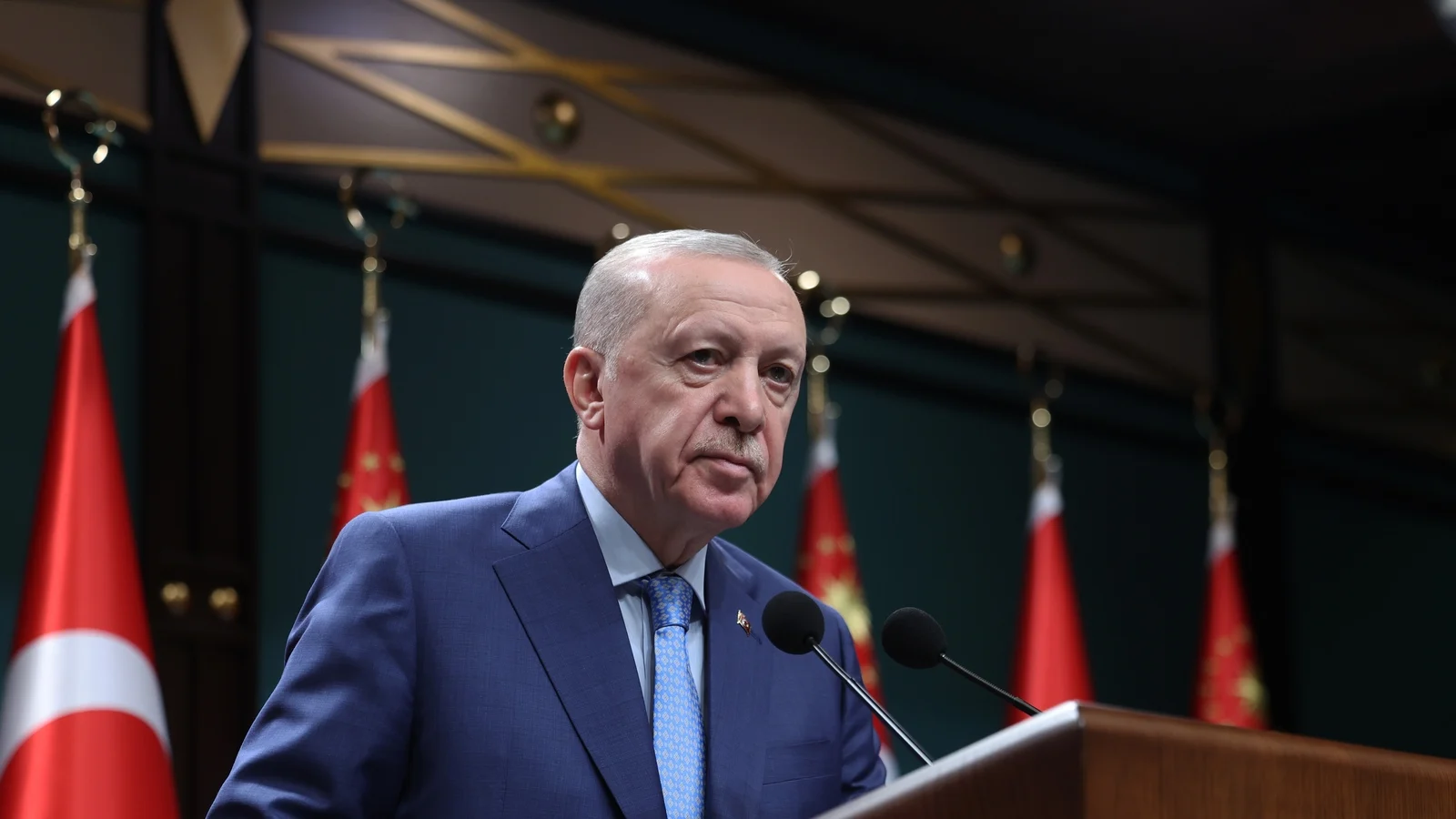 Turkey launches manhunt after gunman kills six people
