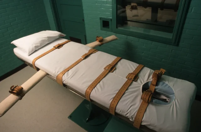 US execution halted after officials fail to find a vein