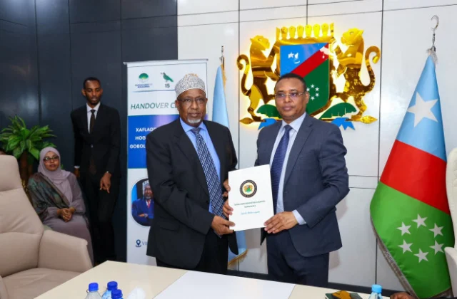 Aden Madobe takes office as Southwest president in Baidoa handover