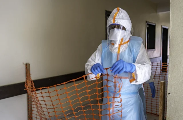 Brazil investigates 2 possible Ebola cases