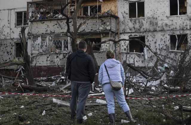 Heavy Russian Attacks on Ukrainian Cities Kill at Least 22