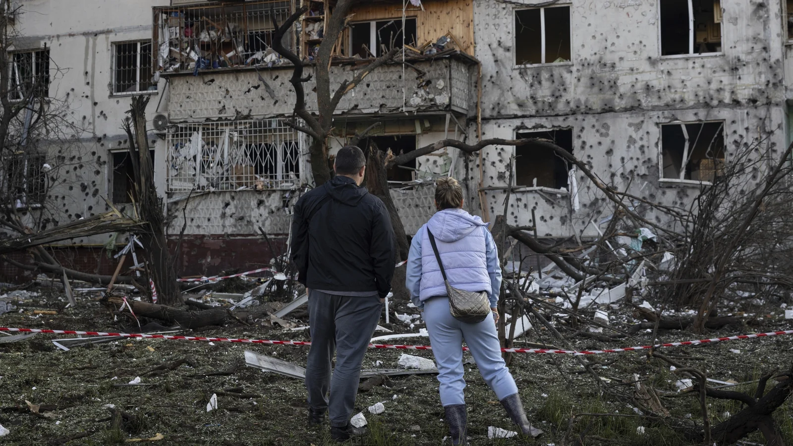 Heavy Russian Attacks on Ukrainian Cities Kill at Least 22
